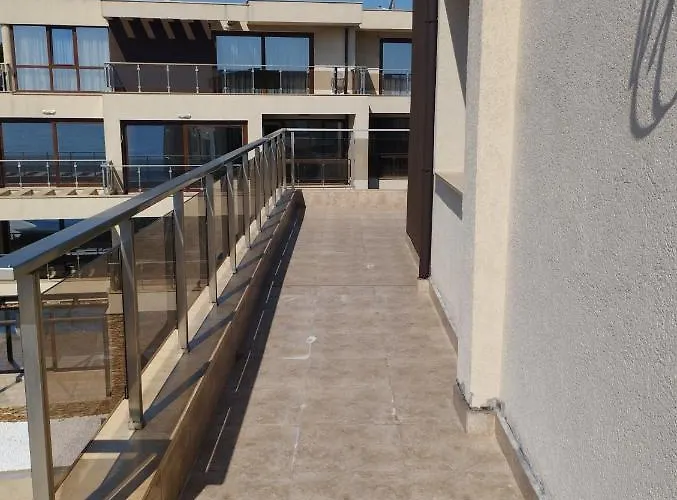 Swan Bay Complex Apartment *