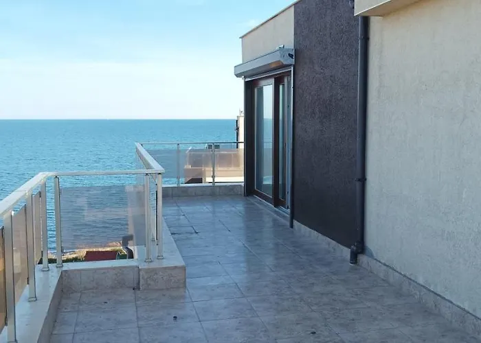 Swan Bay Complex Apartment *