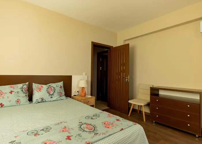 Swan Bay Complex * チェルノモレツ